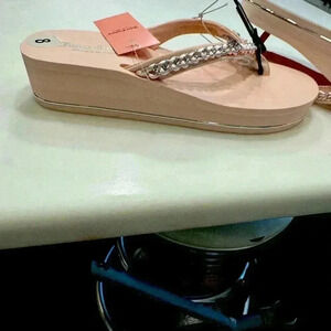 Juicy couture pink platform flip flops size 8